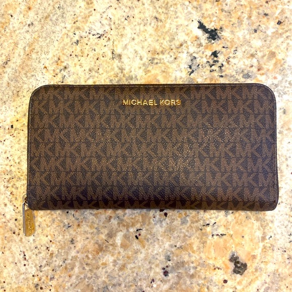 Michael Kors Jet Set Monogram Organizer and Phone Case - Picture 3 of 8